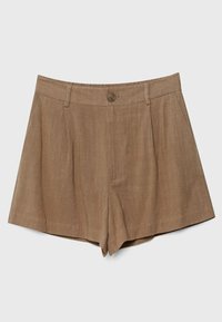 Shorts marron taille haute, cintrés, avec passants de ceinture, fermeture avant par bouton, et plis subtils sur un fond gris clair.
