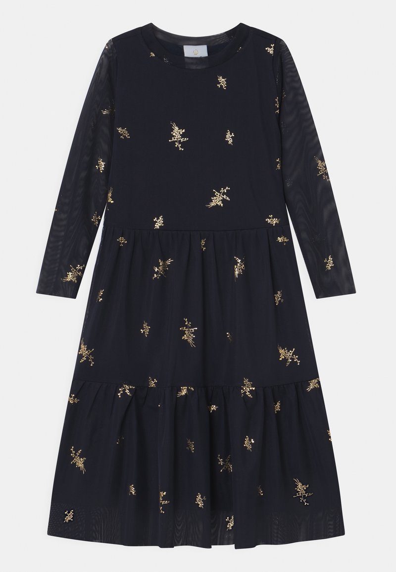 Robe longue bleu marine à manches longues avec des manches transparentes, jupe à volants et broderies florales dorées éparpillées sur l'ensemble.