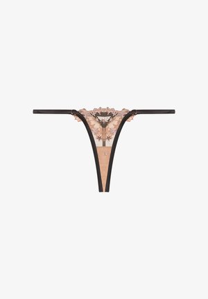 Tanga de encaje con un frente de malla nude y bordado floral, y tirantes elásticos negros. Destaca su forma en V y su diseño de cobertura mínima.