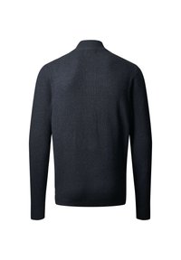 Donkergrijze, lange mouwen, gebreide trui met geribde mouwen, zoom en coltrui, gezien van achter tegen een witte achtergrond.