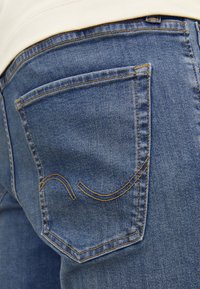 Glenn - Vaqueros boyfriend - blue denim