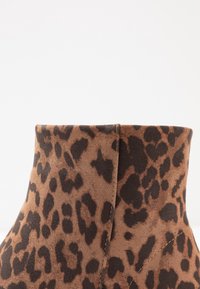 Madden Girl Kotníkové boty - black