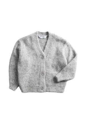 Cardigan lavorato a maglia grigio chiaro con tre bottoni e maniche lunghe disposto in orizzontale su uno sfondo bianco.