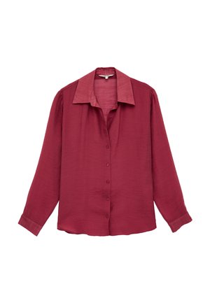 Czerwona bluzka na guziki z długim rękawem, szerokim kołnierzem, fakturowaną tkaniną oraz mankietami, przedstawiona na płasko na białym tle.