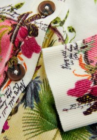 Unselected, multi floral kew gardens print