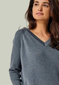 YOU LOOK PERFECT DORINA - MERINO WOLLE V-PULLOVER - Pyjama top - anthrazit