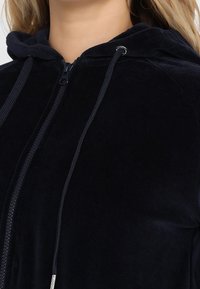 Peak Performance Felpa con cappuccio - dark blue