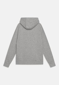 Felpa grigia con cappuccio regolabile, maniche lunghe e polsini e orlo a coste, realizzata in tessuto morbido e testurizzato.