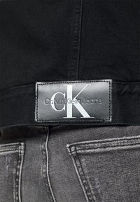 Calvin Klein Jeans REGULAR JACKET - Casaco de ganga - denim medium