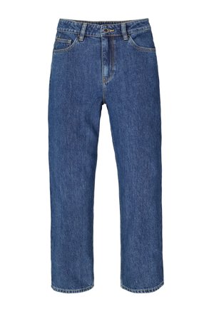 Blaue Jeans mit geradem Bein, Knopf- und Reißverschluss, vorderen und hinteren Taschen sowie standardmäßigen Gürtelschlaufen, auf weißem Hintergrund dargestellt.