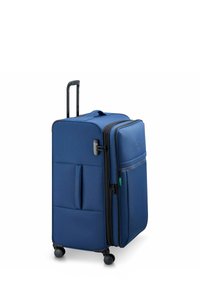 Valigia blu con un'esterno testurizzato, tasca laterale, due zip e manico retrattile, montata su quattro ruote per una maggiore mobilità.