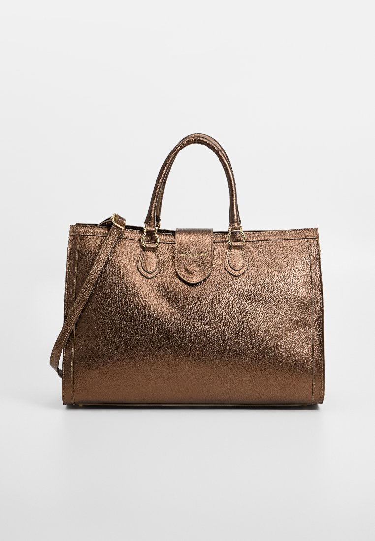 Sac à main en cuir bronze avec double poignées et bandoulière amovible. Présente une surface texturée et une fermeture à fermoir central.