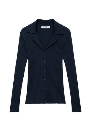 Cardigan côtelé bleu marine à manches longues et col pointu, avec six boutons sur le devant et un design en maille texturée.