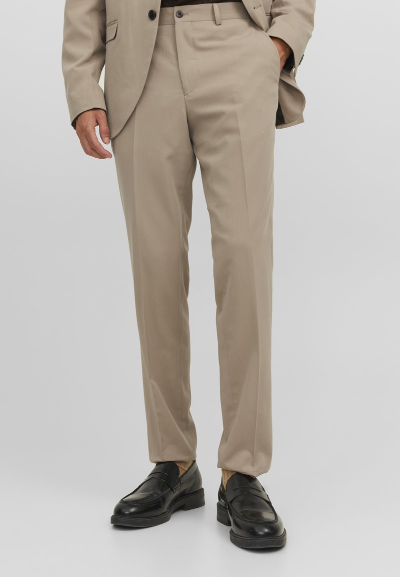 Jack & Jones PREMIUM JPRFRANCO TROUSER - Pantalones chinos - weathered teak