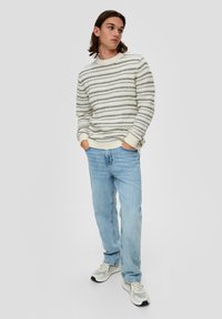 QS - Sweter