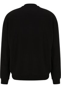 Svart, långärmad sweatshirt i mjukt material. Har rund hals, ribbade muddar och en avslappnad passform. Slät yta utan synliga mönster.