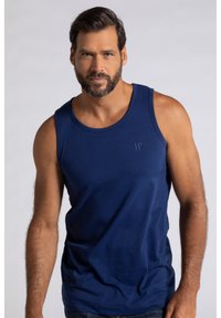 Marineblaue ärmellose Tanktop aus Baumwolle, mit Rundhalsausschnitt und subtilen Logodetails auf der Brust, glatte Textur.