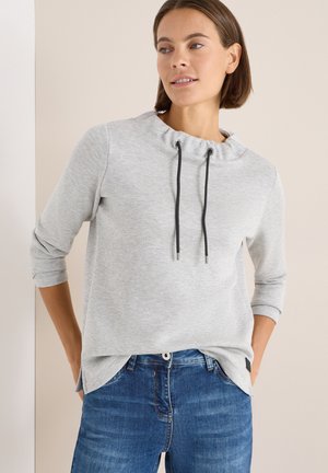 Lichtgrijze sweatshirt met een ontspannen pasvorm, kraag en verstelbare zwarte koordjes. Voorzien van driekwartmouwen en een zachte textuur.