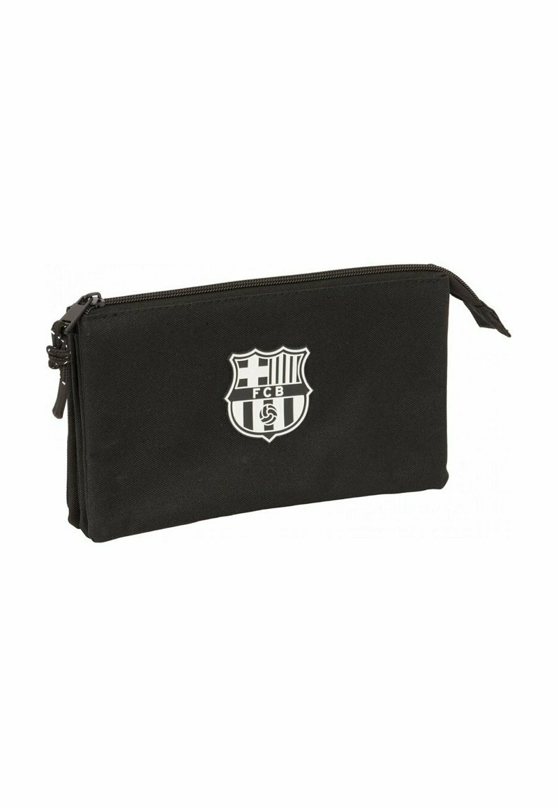 Czarna prostokątna saszetka z zamkiem błyskawicznym z białym logo FC Barcelona umieszczonym na środku przedniej strony.