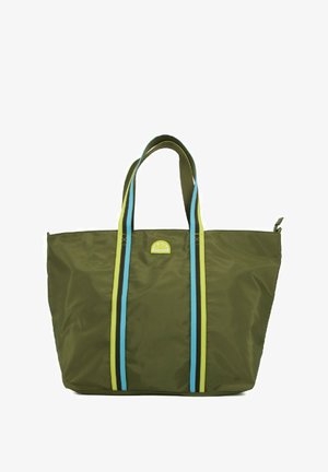 Borsa tote in nylon verde con doppie maniglie, caratterizzata da accenti a righe blu e verde lime e un piccolo logo circolare sul davanti.