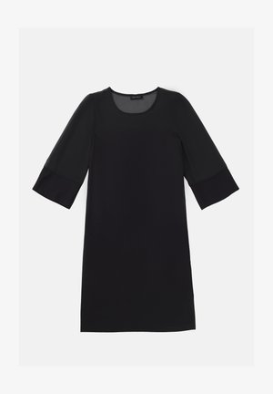 Rochie neagră cu decolteu rotund, mâneci trei sferturi și o textură fină. Are o siluetă conică și mâneci ușor evazate.