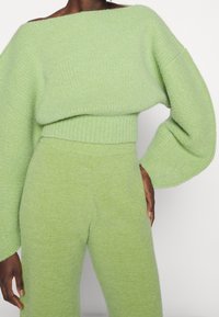 Cult Gaia Strickpullover - green