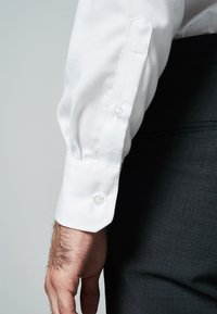 Thumbnail Image 3