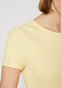 GAP T-shirts - havana yellow