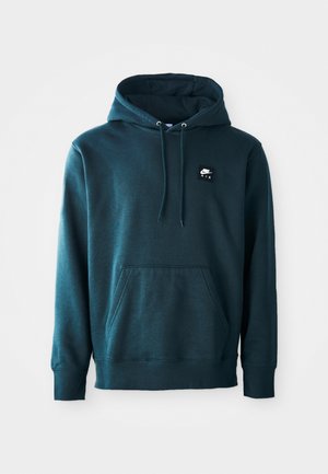 Felpa con cappuccio di un verde scuro, con tasca frontale, cordino e un'etichetta con logo bianco recante il testo "AIR" sull'area sinistra del petto.