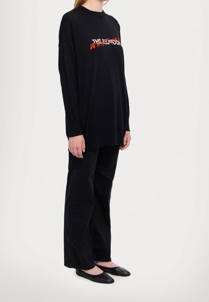 Stickad tröja - black