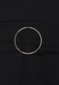 Forever New Petite Neulemekko - black