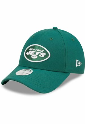 Zielona czapka bejsbolowa wykonana z bawełny. W przedniej części znajduje się haftowane logo "NEW YORK JETS" w kolorze białym, zakrzywiony daszek oraz otwory wentylacyjne.
