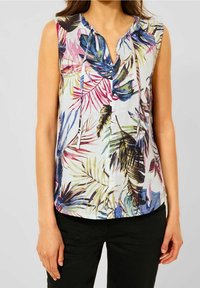 Blusa sin mangas con escote en V, que presenta un colorido patrón de hojas tropicales en tonos de verde, rosa y azul sobre un fondo claro.