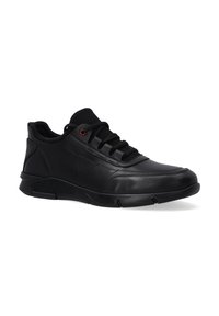 Schwarze Leder-Sneaker mit runder Zehenpartie, strukturierten Seiten und roten Akzenten. Verfügt über ein Schnürdesign und eine gepolsterte Sohle für mehr Komfort.