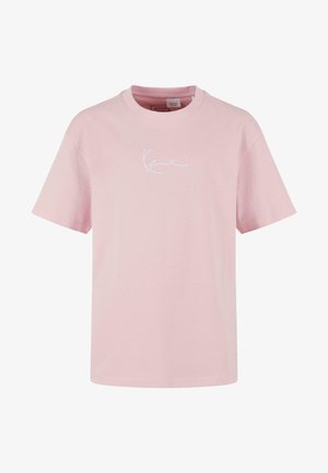 Ružové bavlnené tričko s krátkymi rukávmi, okrúhlym výstrihom a bielym vyšitým podpisom na prednej strane. Hladká textúra.