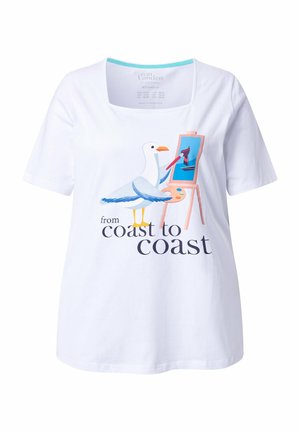 Chemise blanche à manches courtes avec une peinture d'une mouette, un oiseau sur une toile et le texte « d'une côte à l'autre ».