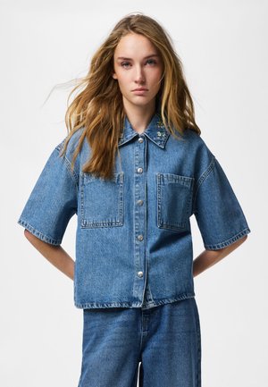 Pieces PCSKY EMBROIDERY SHIRT - Πουκαμίσα με κουμπιά - medium blue denim