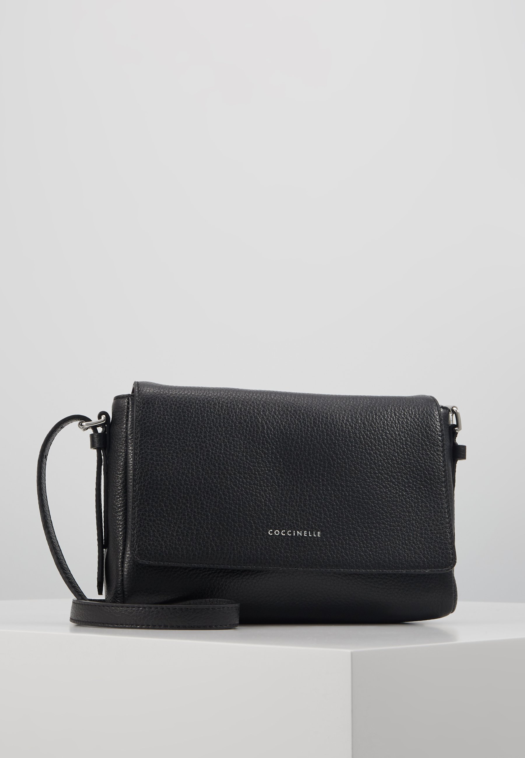 Coccinelle ALIX GRAINY FLAP Skulderveske noir Zalando.no Coccinelle ALIX GRAINY FLAP Skulderveske caramel