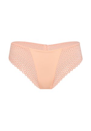 Bikinibroekje in perzikkleur met een gestructureerd, open mesh-ontwerp aan de zijkanten en een glad voorpaneel. De scalloped randen zorgen voor extra detail.
