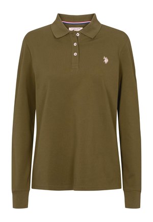 Pitkähihainen, oliivinvihreä puuvillainen poolopaita. Siinä on kaulus, kolmipainikkeinen nappilista ja rinnan alueella kirjailtu logo.