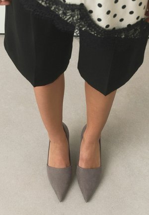 Next, FOREVER COMFORT® LEATHER HIGHCUT COURT HEELS - Pumps - new grey