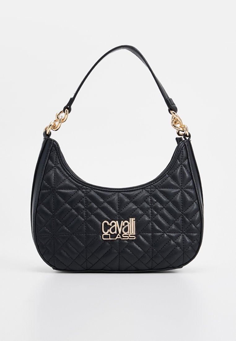 Schwarze, gesteppte Ledertasche mit goldenen Kettengliedern am Tragegurt und goldenen "Cavalli Class"-Logo auf der Vorderseite.