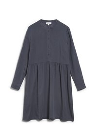 Vestido de manga larga en gris oscuro, confeccionado en una tela suave, con cierres de botones, cintura fruncida y bolsillos laterales. Textura suave en toda su superficie.