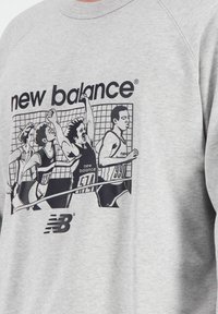 New Balance GRAPHIC CREW - Sudadera - athletic grey