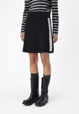 OBJRASHIA SHORT - A-line skjørt - black detail white thread