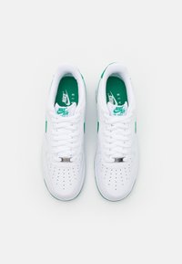 Nike Sportswear AIR FORCE 1 '07 - Matalavartiset tennarit - white/malachite