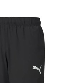 Schwarze Sporthose mit elastischem Bund und einem weißen Puma-Logo auf der unteren linken Seite. Hergestellt aus atmungsaktivem Material.