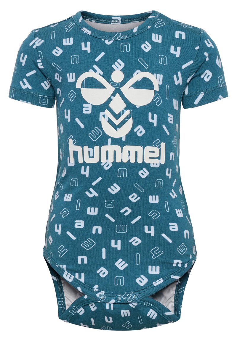 Teal kortärmad bodysuit i bomull, med vita bokstäver och former i ett upprepat mönster. Tryckknapp stängning i botten.