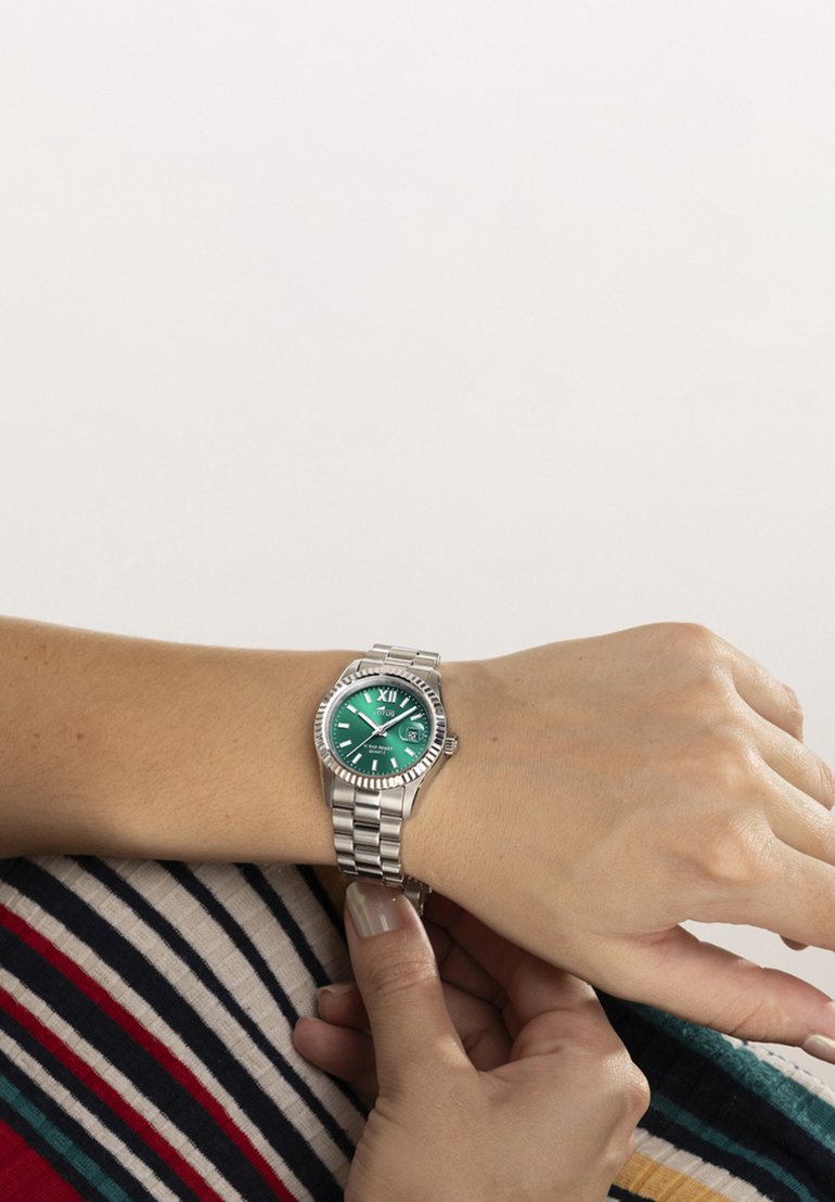 Lotus Hodinky - lotus freedom watch with green dial