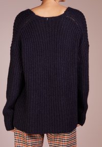 DRYKORN Sweter